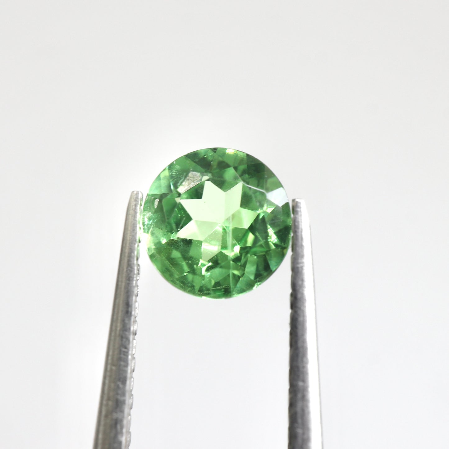 【グロッシュラーガーネット0.647ct】【D014】