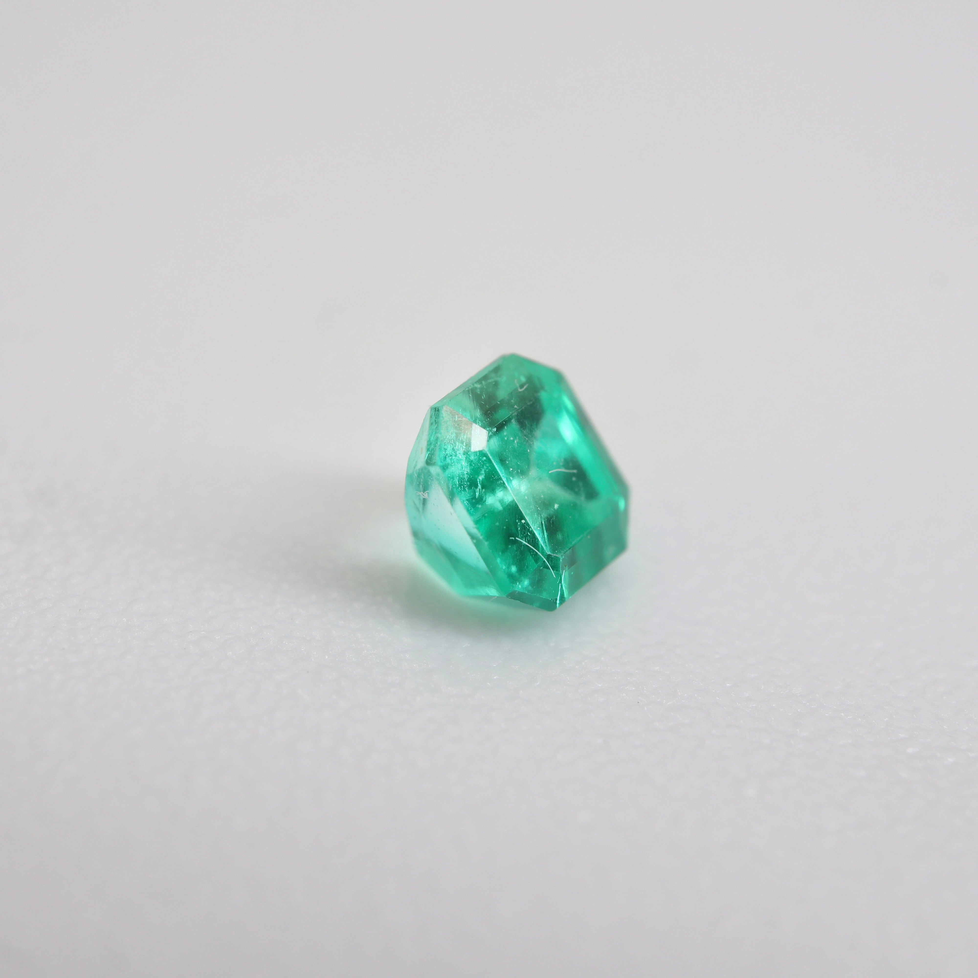 ブリエスタ　エメラルド　新品未開封 8/2 22時販売】【甲州貴石切子plusthree】コロンビア産