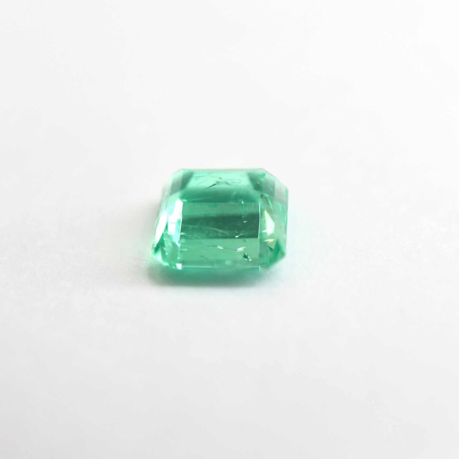 【天然エメラルド0.730ct】【Q037】