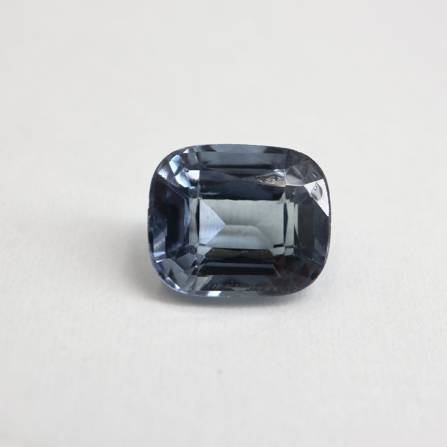 【シンセティックサファイア2.5ct】【J059】