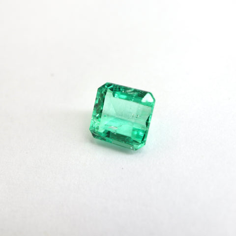 【天然エメラルド0.730ct】【Q037】