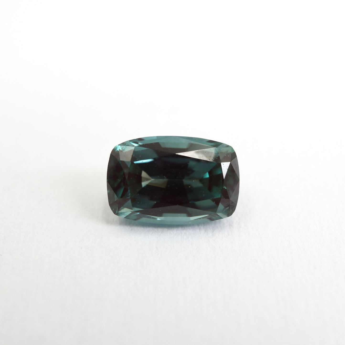 【シンセティックアレキサンドライト0.68ct】【N024】