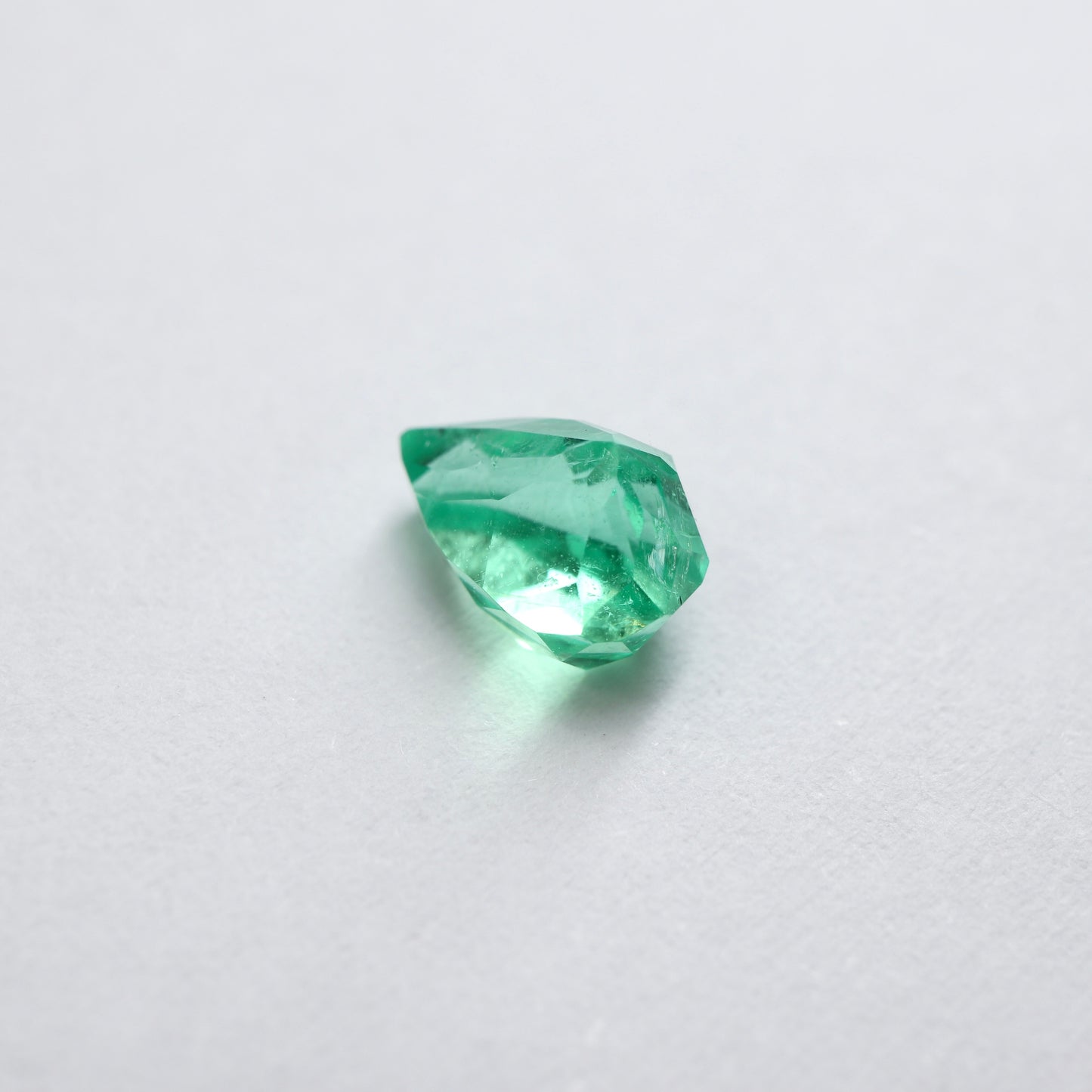 【天然エメラルド0.985ct】【M096】